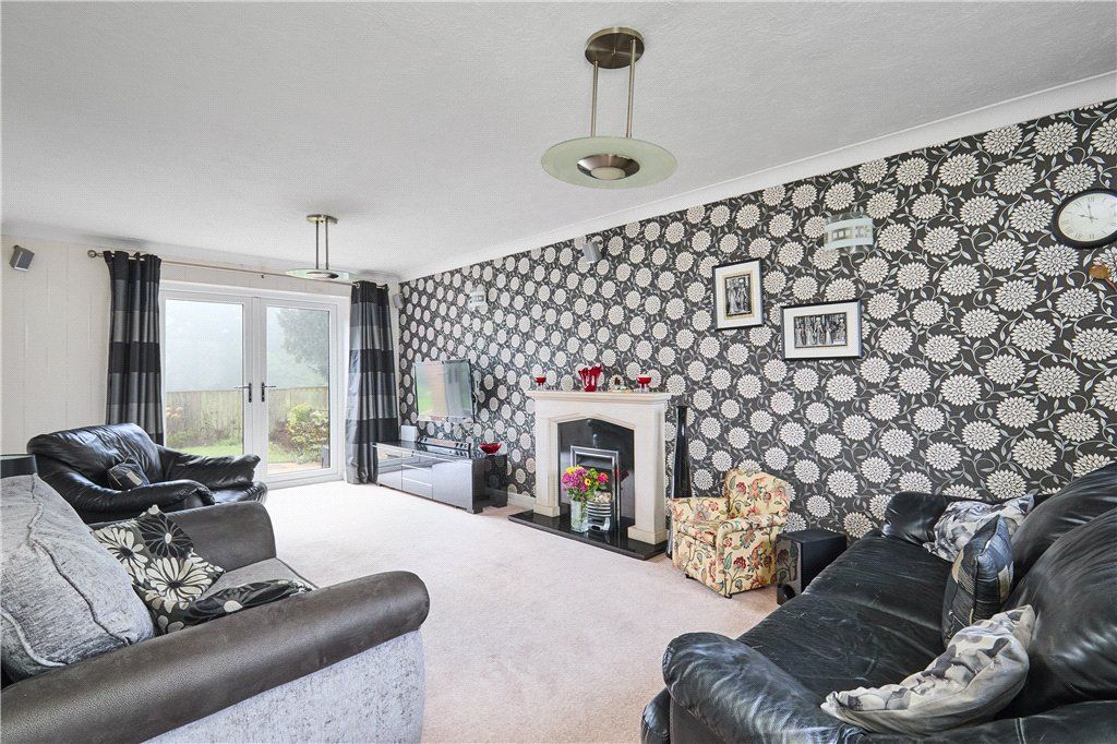 Property photo 3 of 26 Lounge