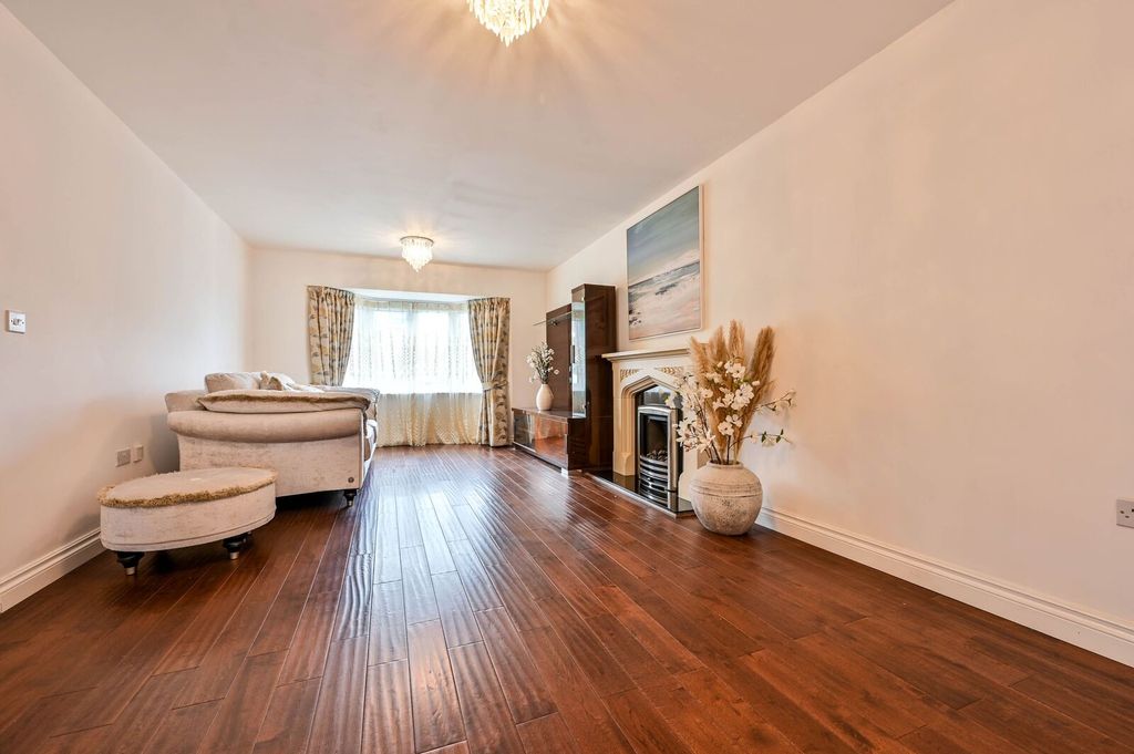 Property photo 2 of 40