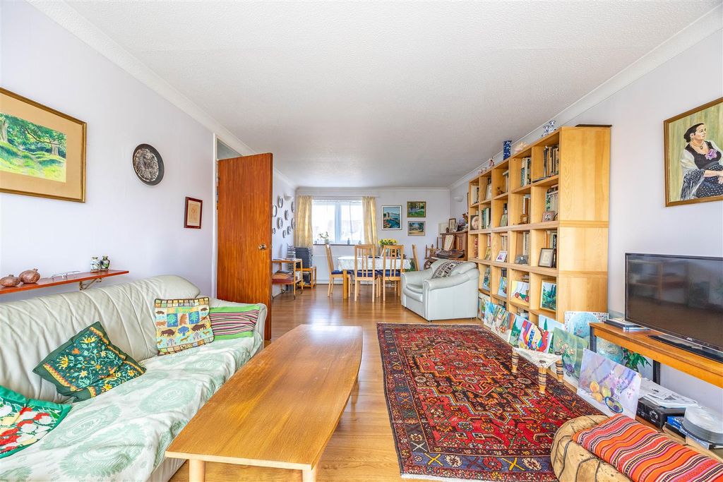 Property photo 2 of 17 Lounge/Diner