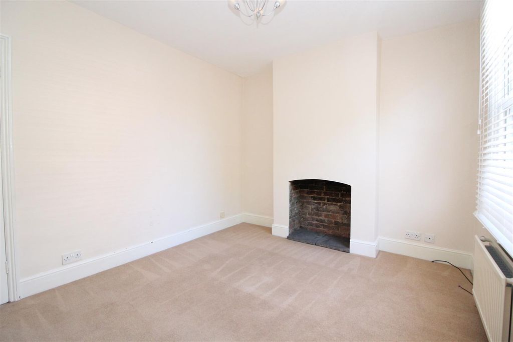 Property photo 3 of 14 164 Hatfield Road - New 2022 (3).Jpg