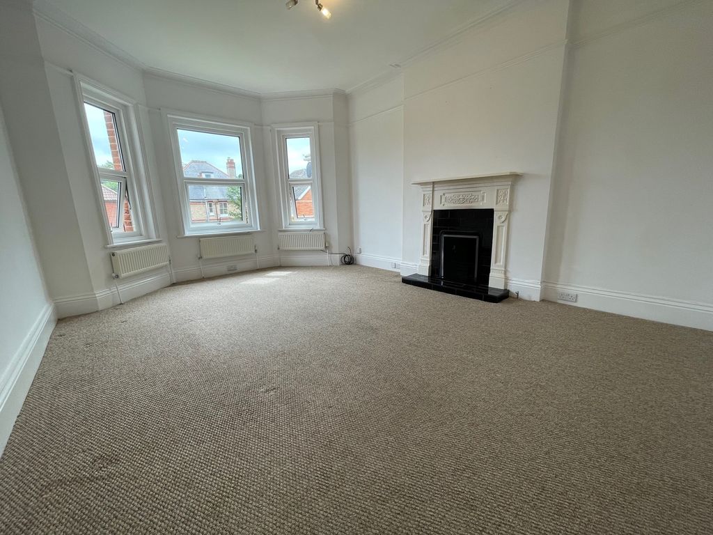 Property photo 1 of 14 Living Room