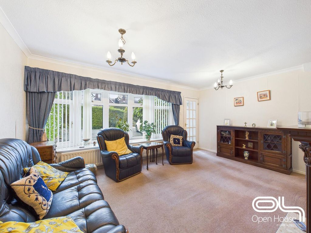 Property photo 2 of 17 Living Room