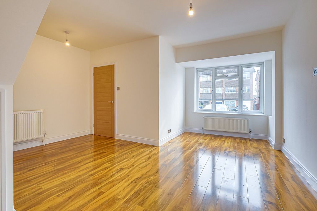 Property photo 2 of 27