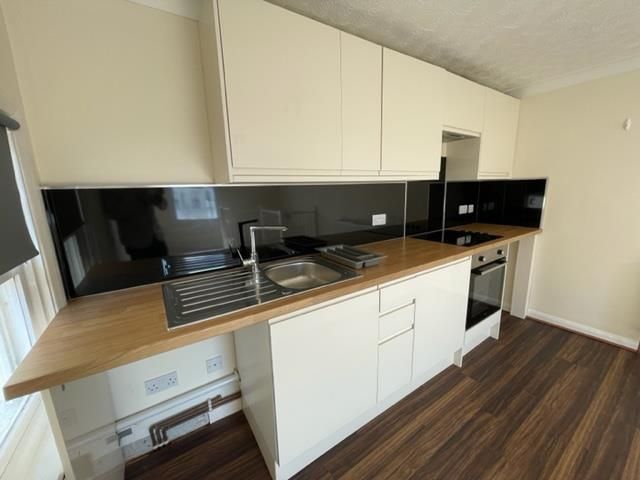 Property photo 3 of 7 Kitchen.Jpg