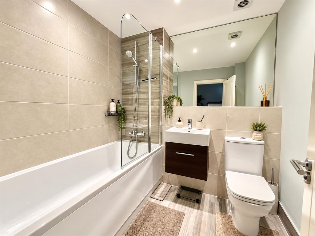 Property photo 2 of 13 9A6c4dc3-2728-402F-8Afe-979Aeb3E9152.Png