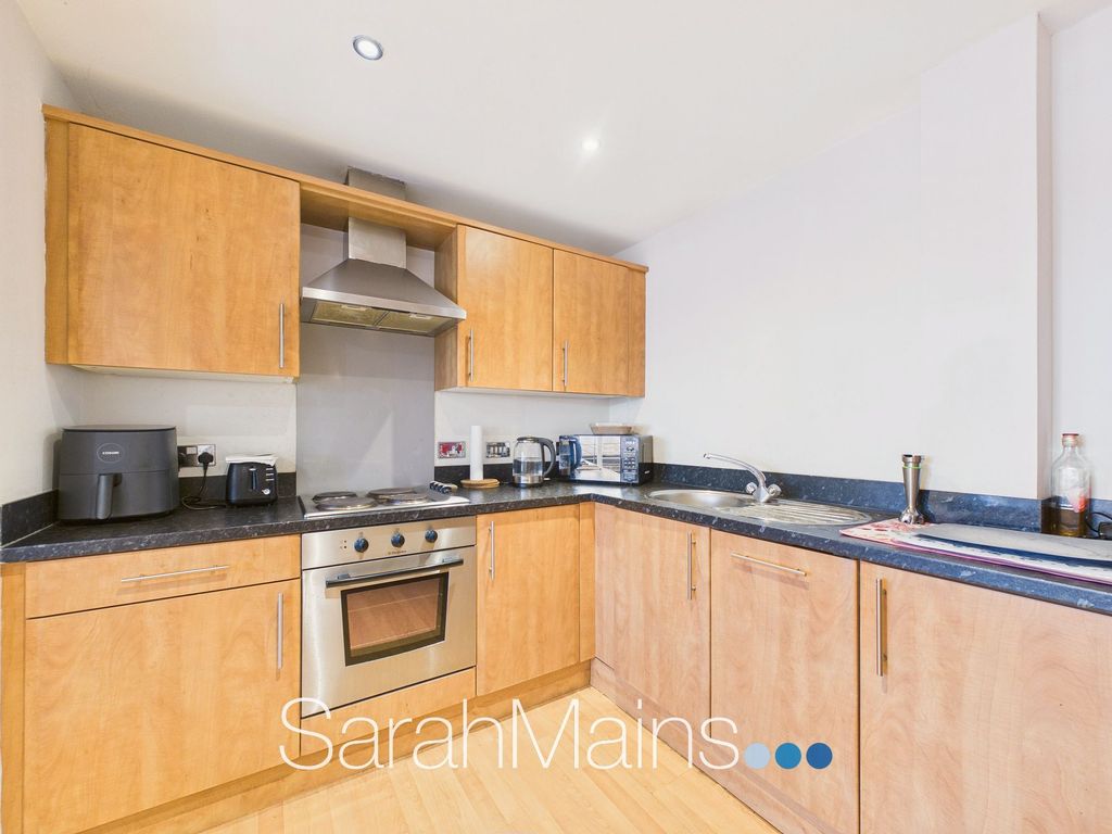 Property photo 3 of 9 Kitchen