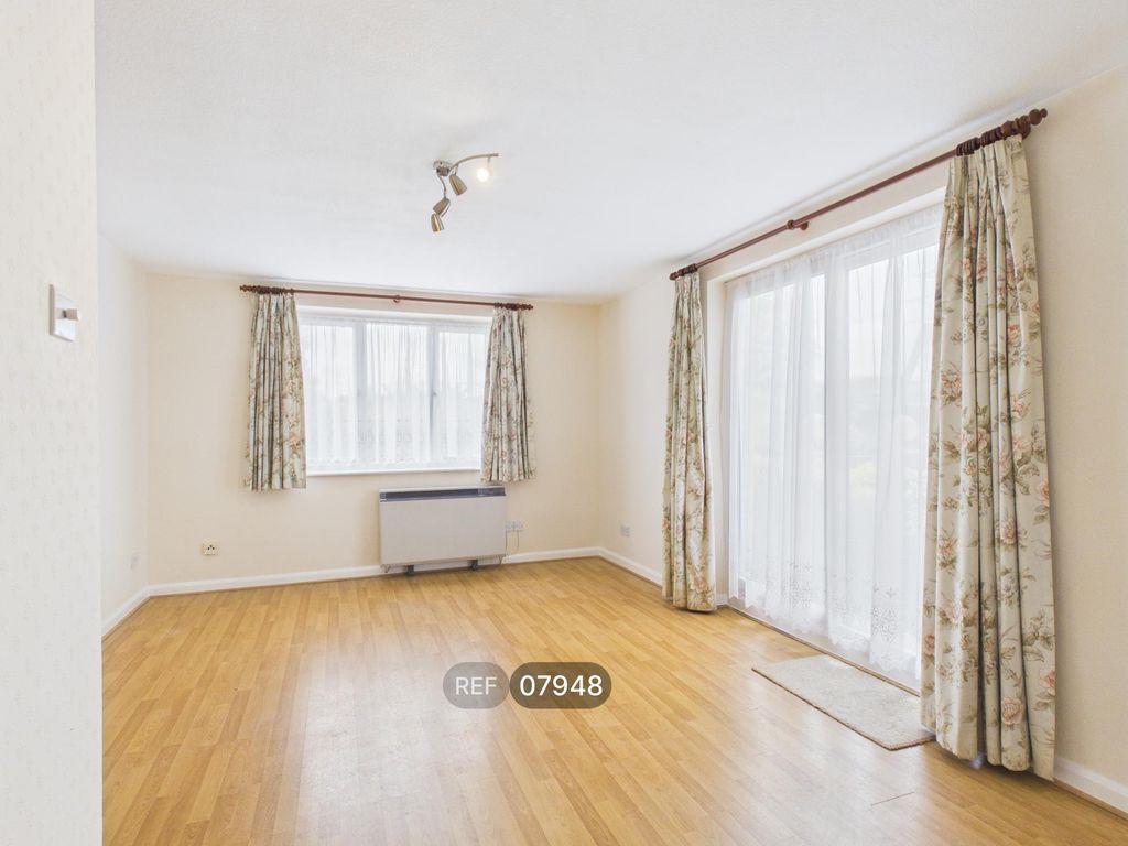 Property photo 3 of 11 Living Room