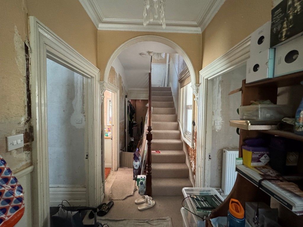 Property photo 2 of 11 Entrance Hall