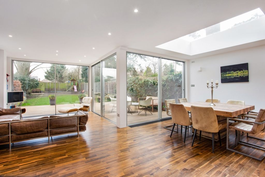 Property photo 2 of 14 Burgh Heath Road