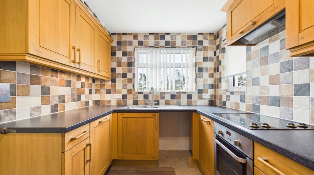 Property photo 2 of 20