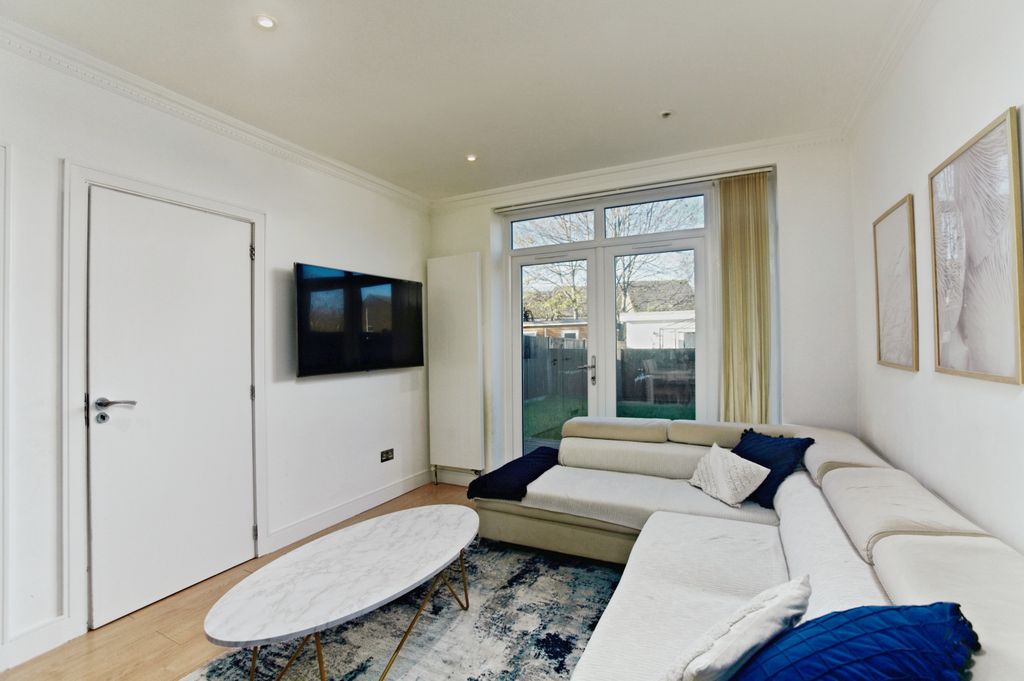 Property photo 2 of 18 Open Plan Living