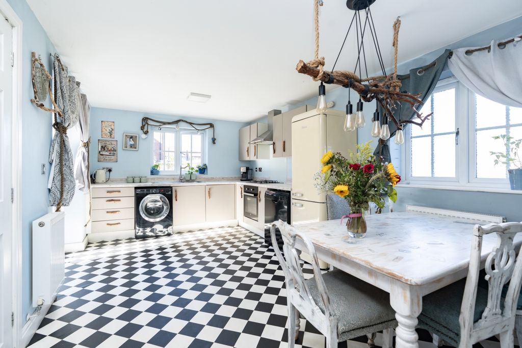Property photo 3 of 22 Kitchen Diner