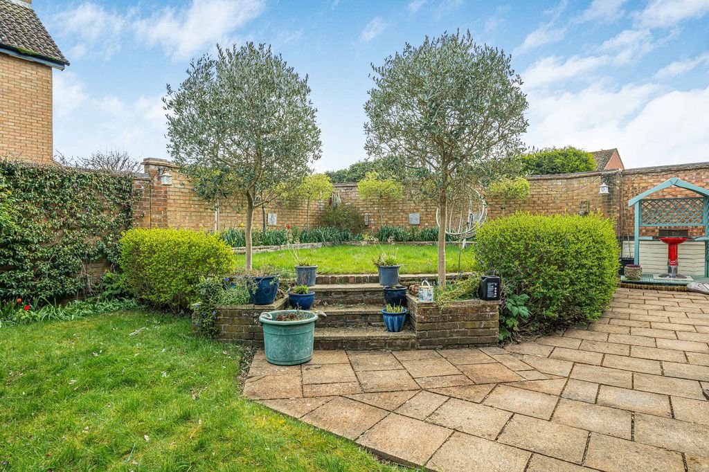 Property photo 2 of 23 Garden