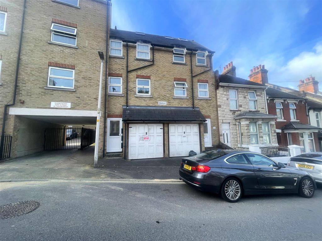 Property photo 1 of 5