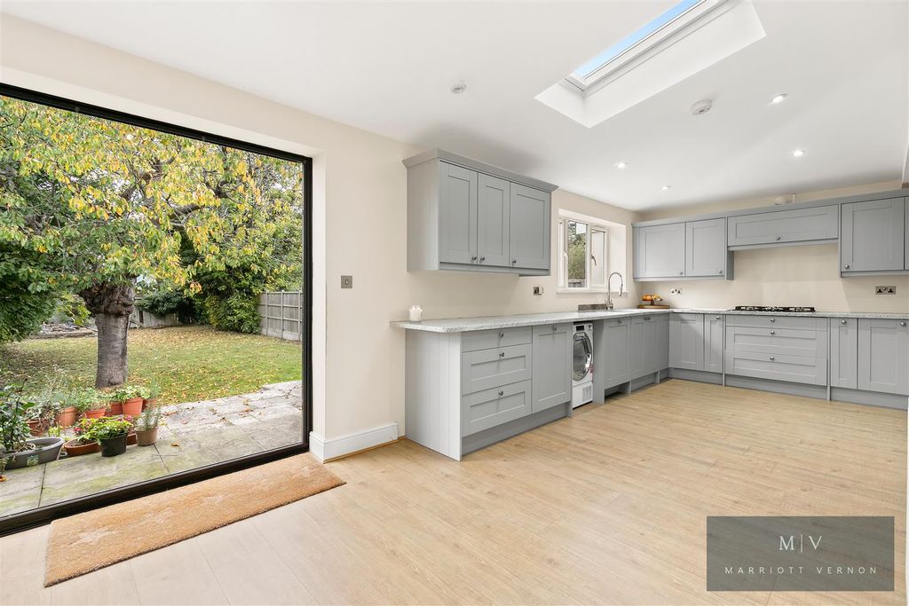 Property photo 3 of 22 Queenhill Road 17 MV-13.Jpg