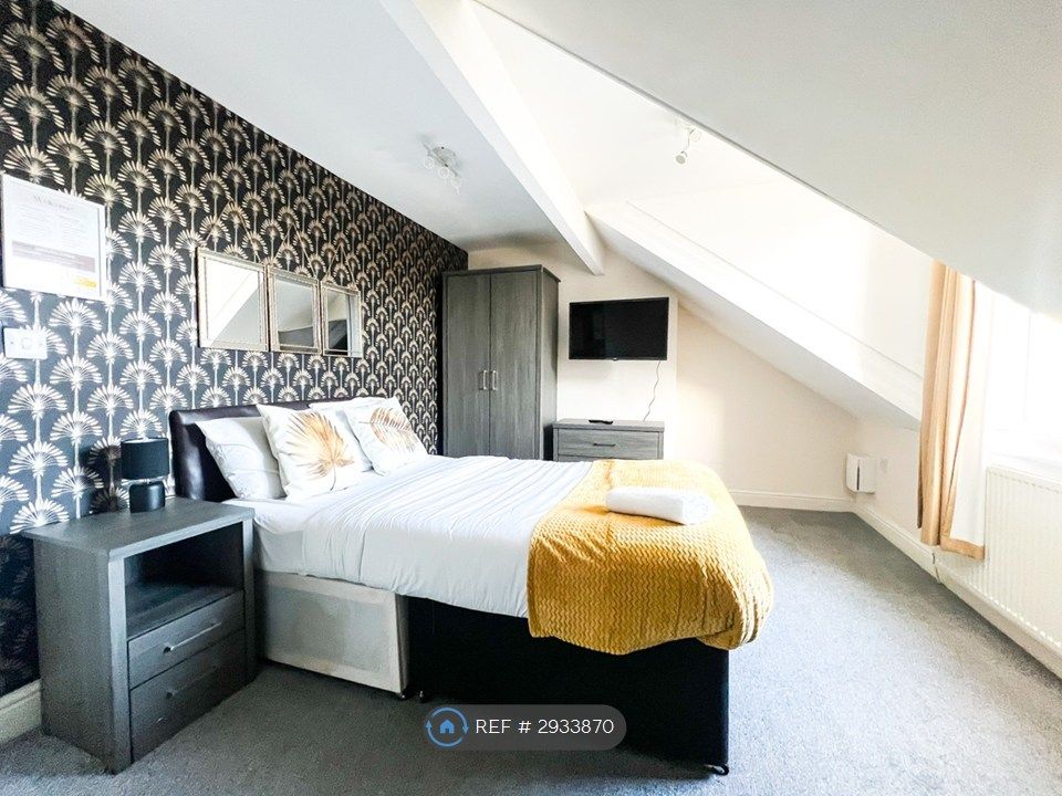 Property photo 1 of 9 Top Floor Shared Bathroom Single Room £105