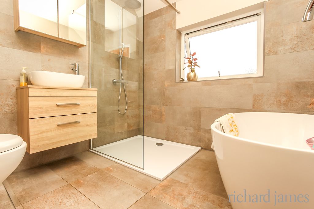 Property photo 3 of 23 Bathroom