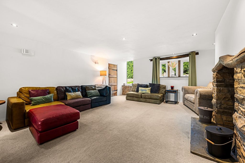 Property photo 2 of 34