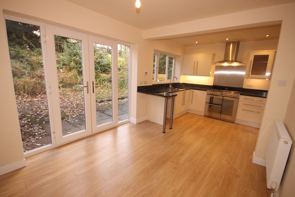 Property photo 3 of 10 Dining/Kitchen