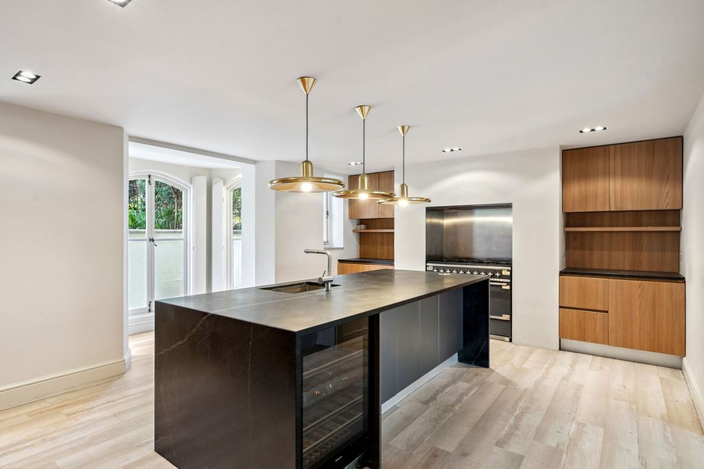 Property photo 3 of 27