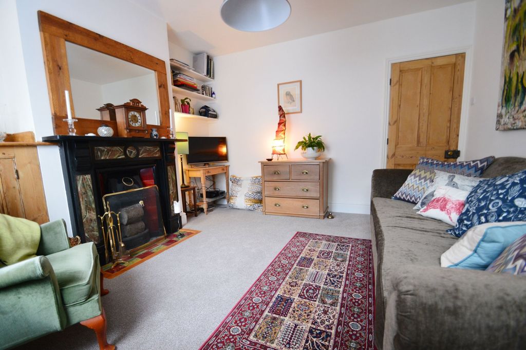 Property photo 3 of 8