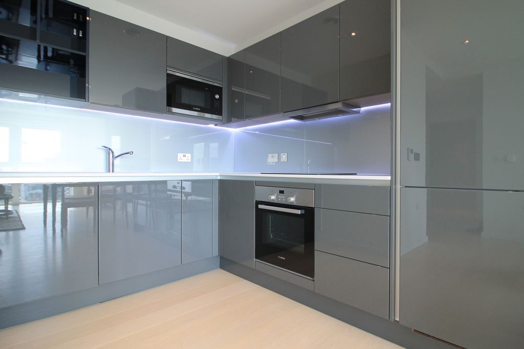 Property photo 3 of 7 Kitchen