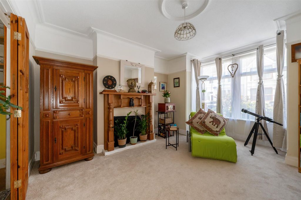 Property photo 3 of 26 Sitting Room