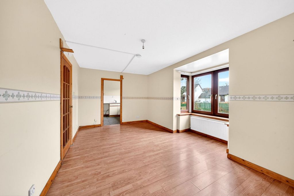 Property photo 2 of 36 Lounge