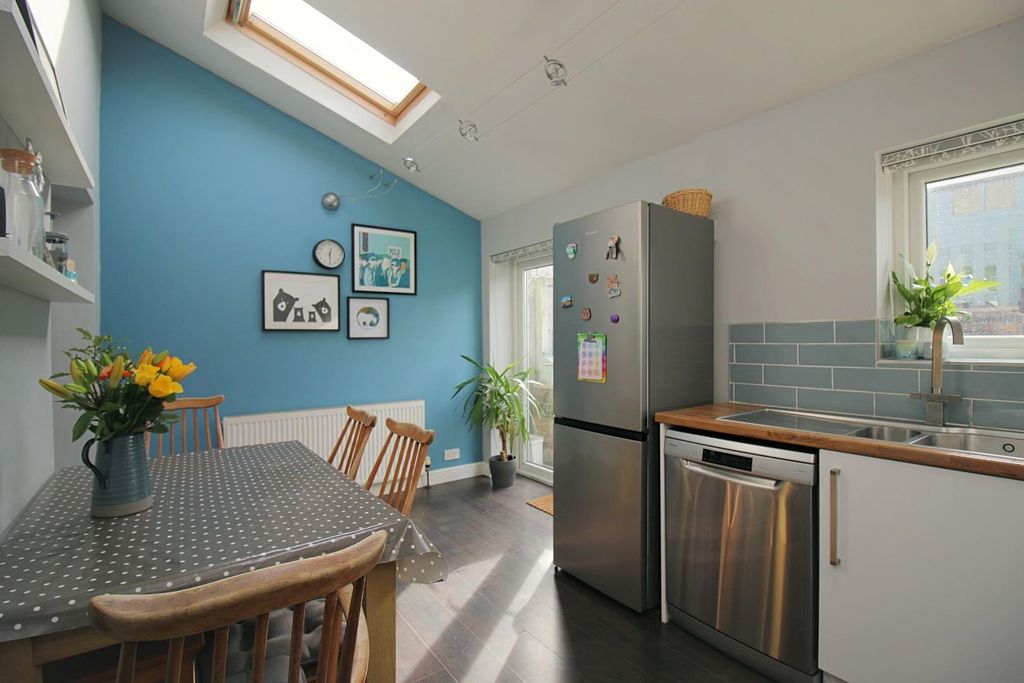 Property photo 2 of 20 Dining Kitchen