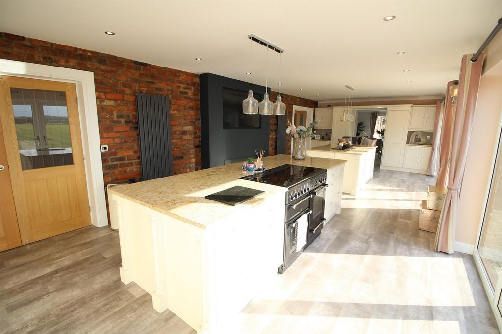 Property photo 2 of 40 Kitchen
