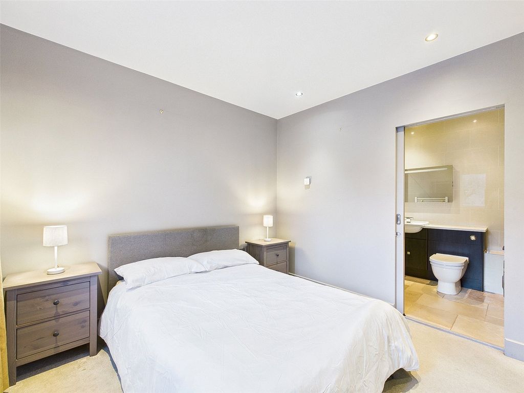 Property photo 2 of 24 Picture No. 83