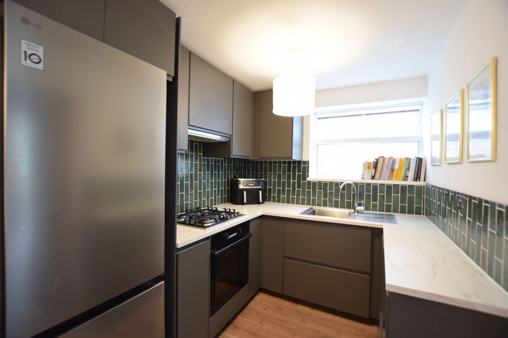 Property photo 1 of 10 Kitchen