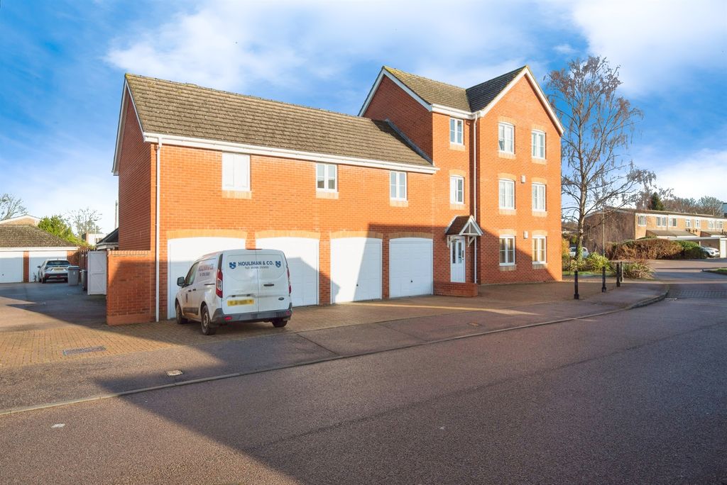 Property photo 2 of 12