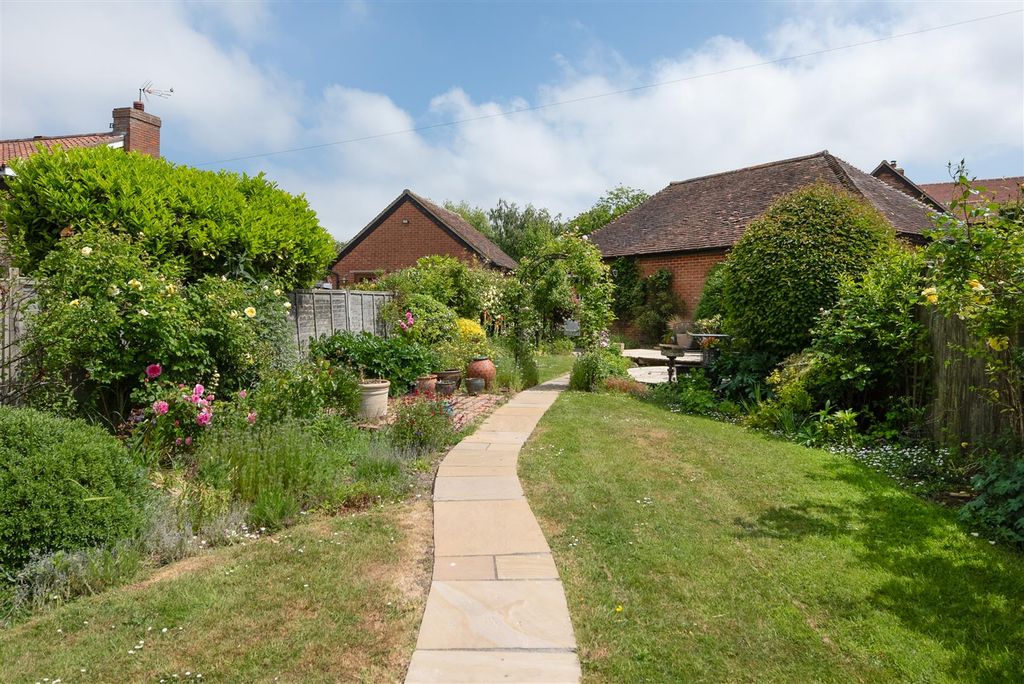 Property photo 2 of 19 The Drove, Chestfield, Whitstable