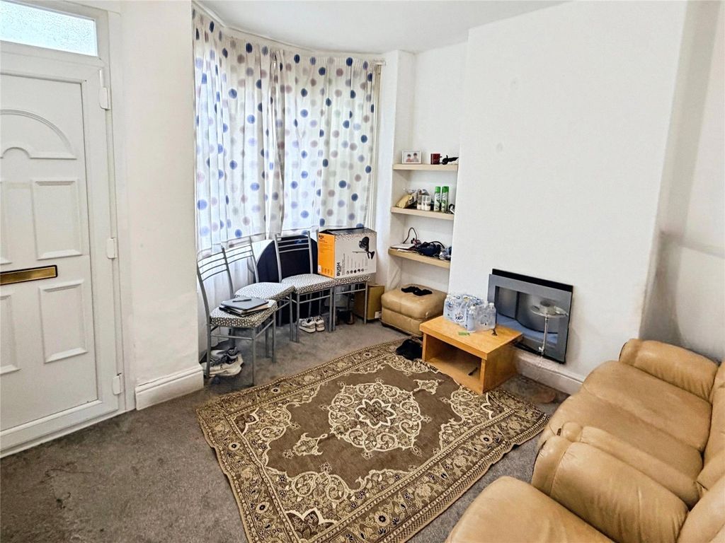 Property photo 3 of 9 Lounge