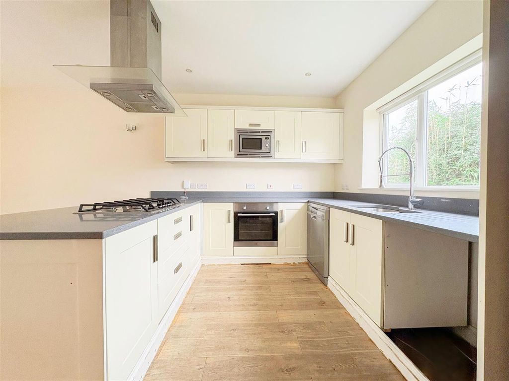 Property photo 3 of 27 Kitchen