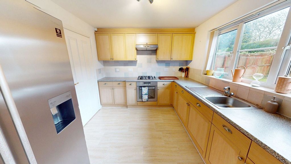 Property photo 2 of 19 Kitchen