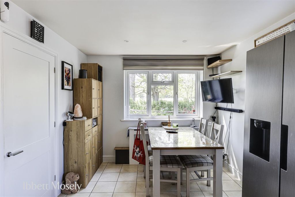Property photo 3 of 14 8 Dining Area.Jpg