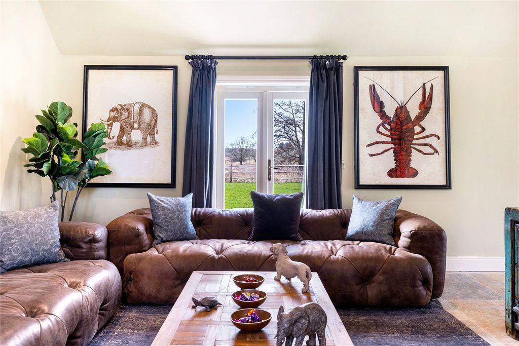 Property photo 3 of 31 House. Partnership