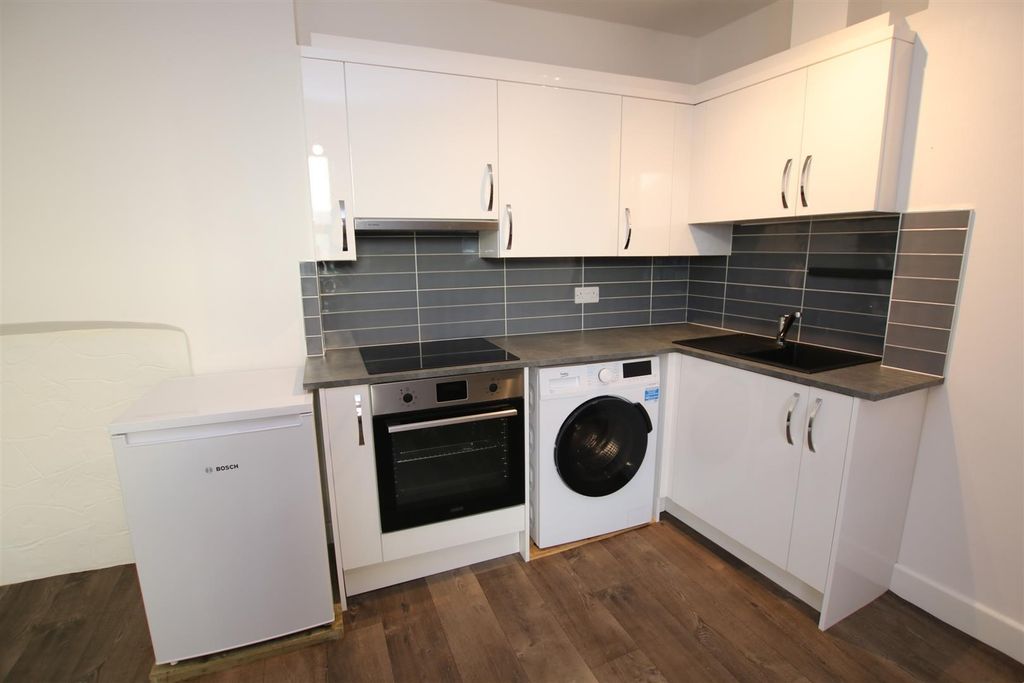 Property photo 2 of 8 Kitchen Area.Jpg