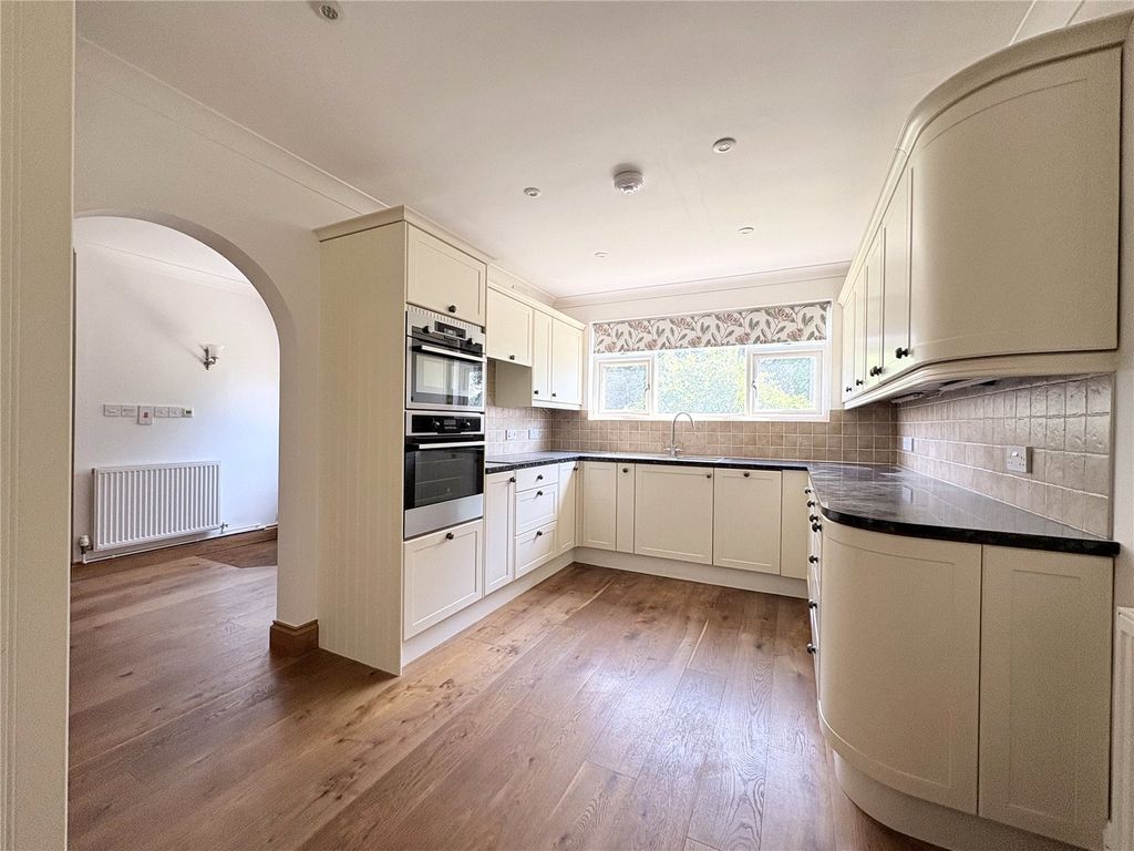 Property photo 2 of 29 Kitchen