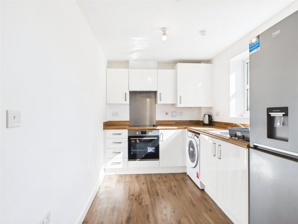 Property photo 3 of 8 Picture No. 11