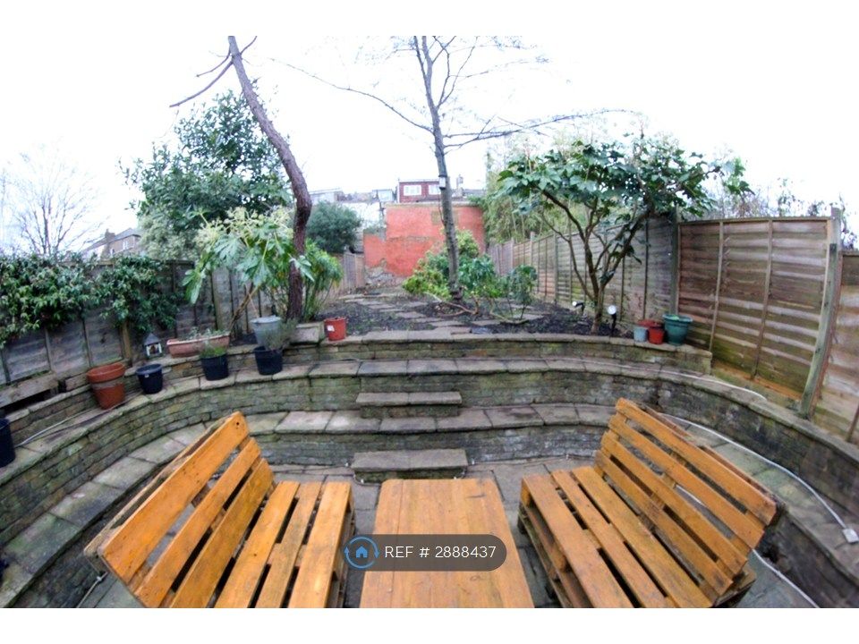 Property photo 3 of 5 Garden