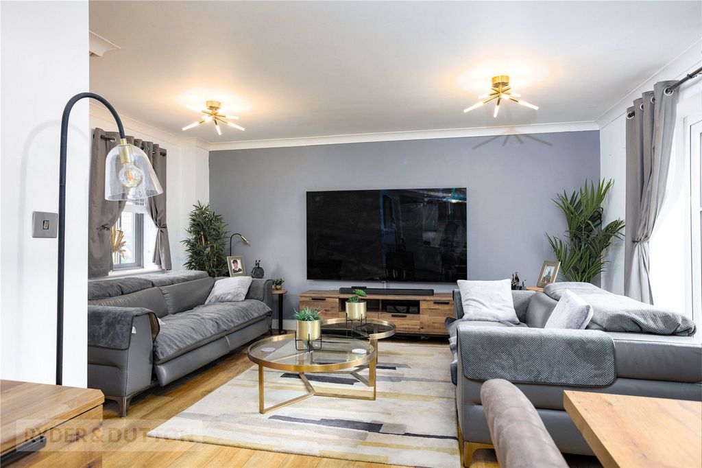 Property photo 2 of 27 Open Plan Living