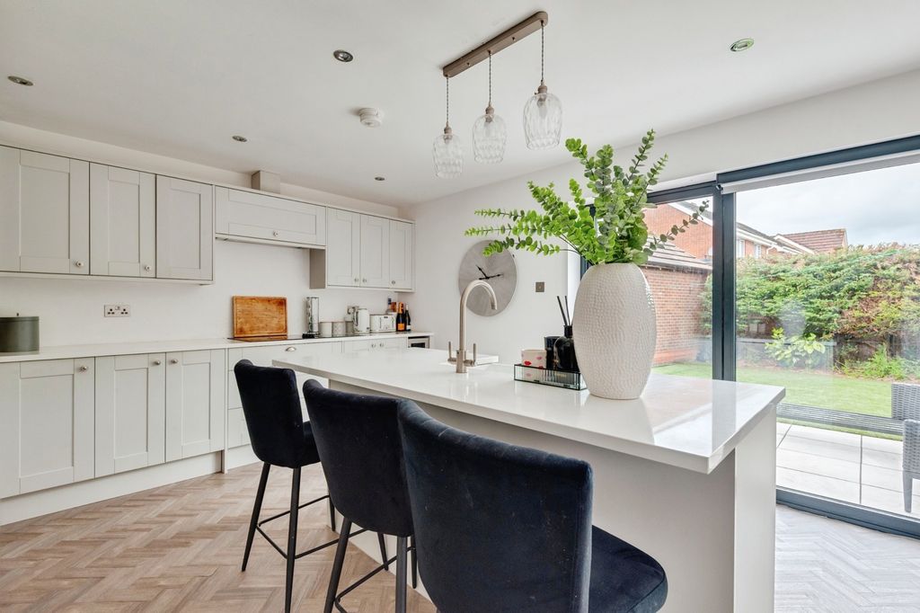 Property photo 3 of 16 Pbox-Img.Jpg