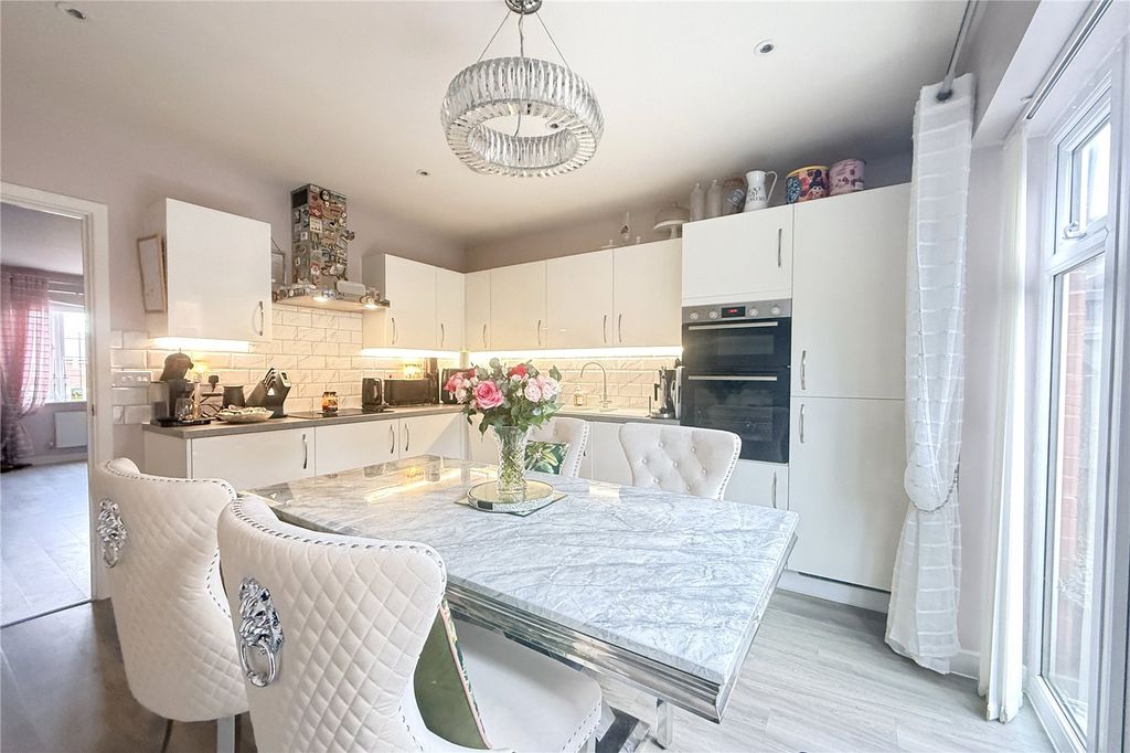 Property photo 3 of 18 Kitchen/Diner