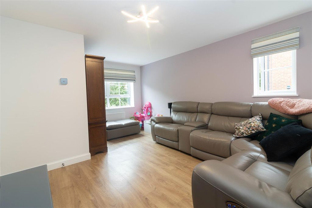 Property photo 2 of 10 Lounge