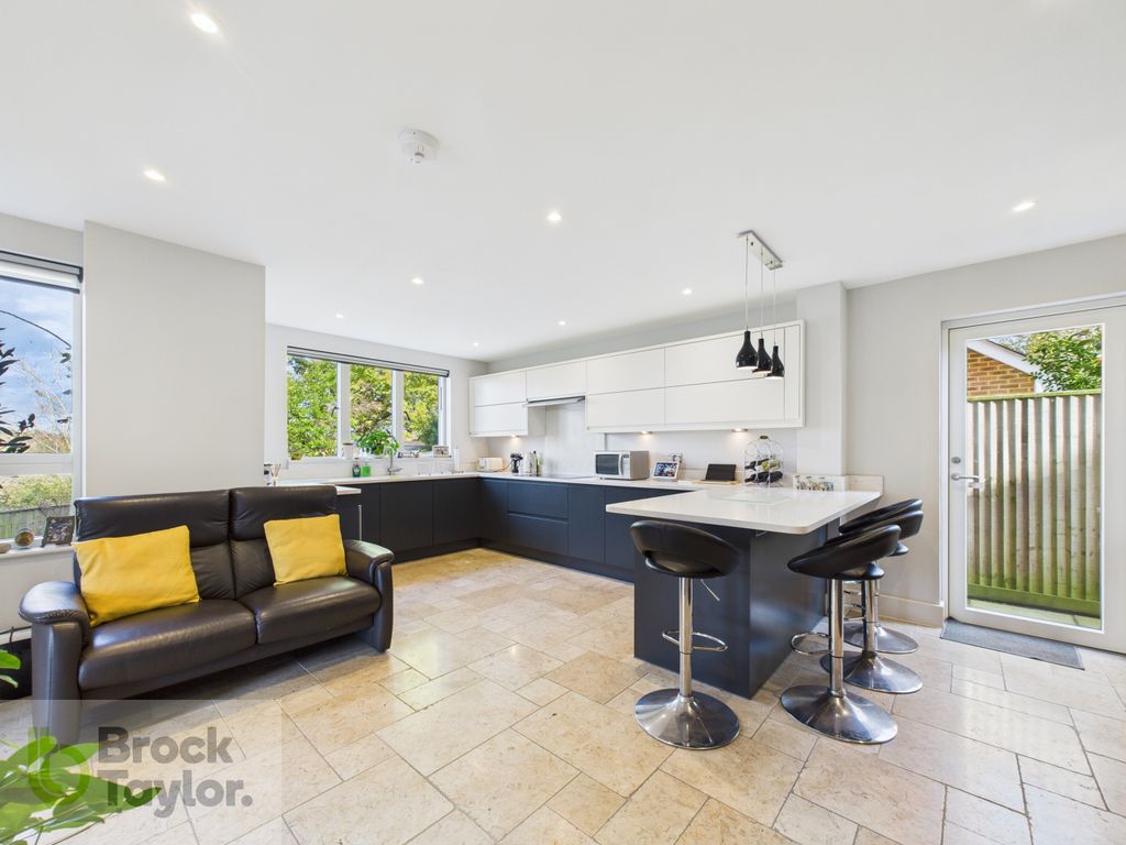 Property photo 1 of 29 01