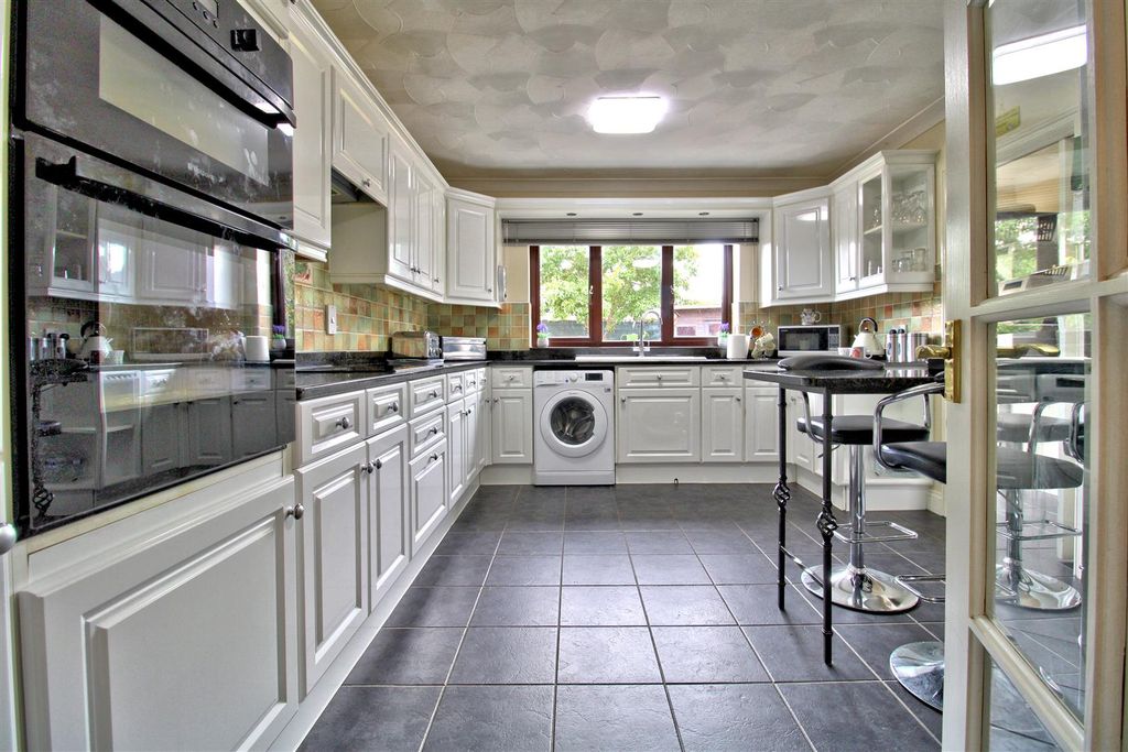 Property photo 3 of 45 Kitchen