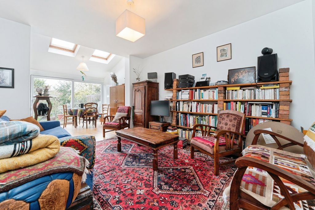 Property photo 3 of 32 Pbox-Img.Jpg